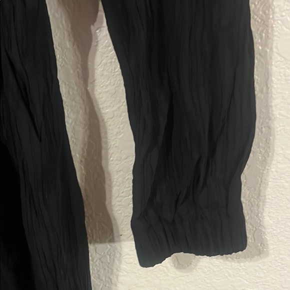 Cupshe Black Crepe Jogger Jumpsuit - Picture 12 of 16